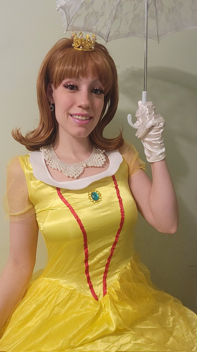 roleplaywithme0's tweet photo. Daisy Cosplay💛 #nofilter #daisy #luigi #mariokart #cosplay #cosplayer #daisycosplay https://t.co/kJ6TA2qe22