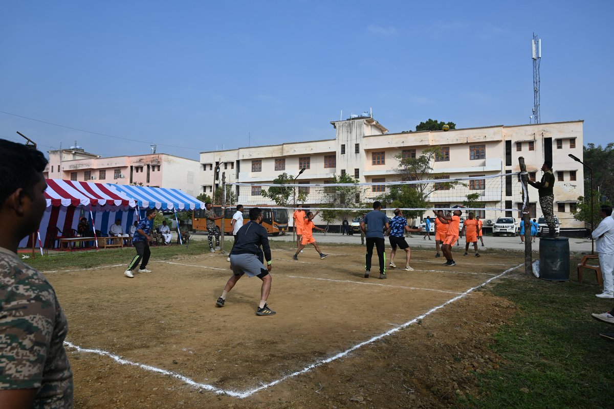 8Bncrpf's tweet photo. 🏐 Day 2 | Bishnupur Volleyball Premier League
Thrilling match between 157 BN CRPF🆚 RAF 100(Winner) Both teams displayed exceptional skill and sportsmanship, keeping the crowd on edge. Kudos to the players for their dedication and teamwork.👏
Stay tuned for more updates!
#08BN https://t.co/naMdXjKJ9W
