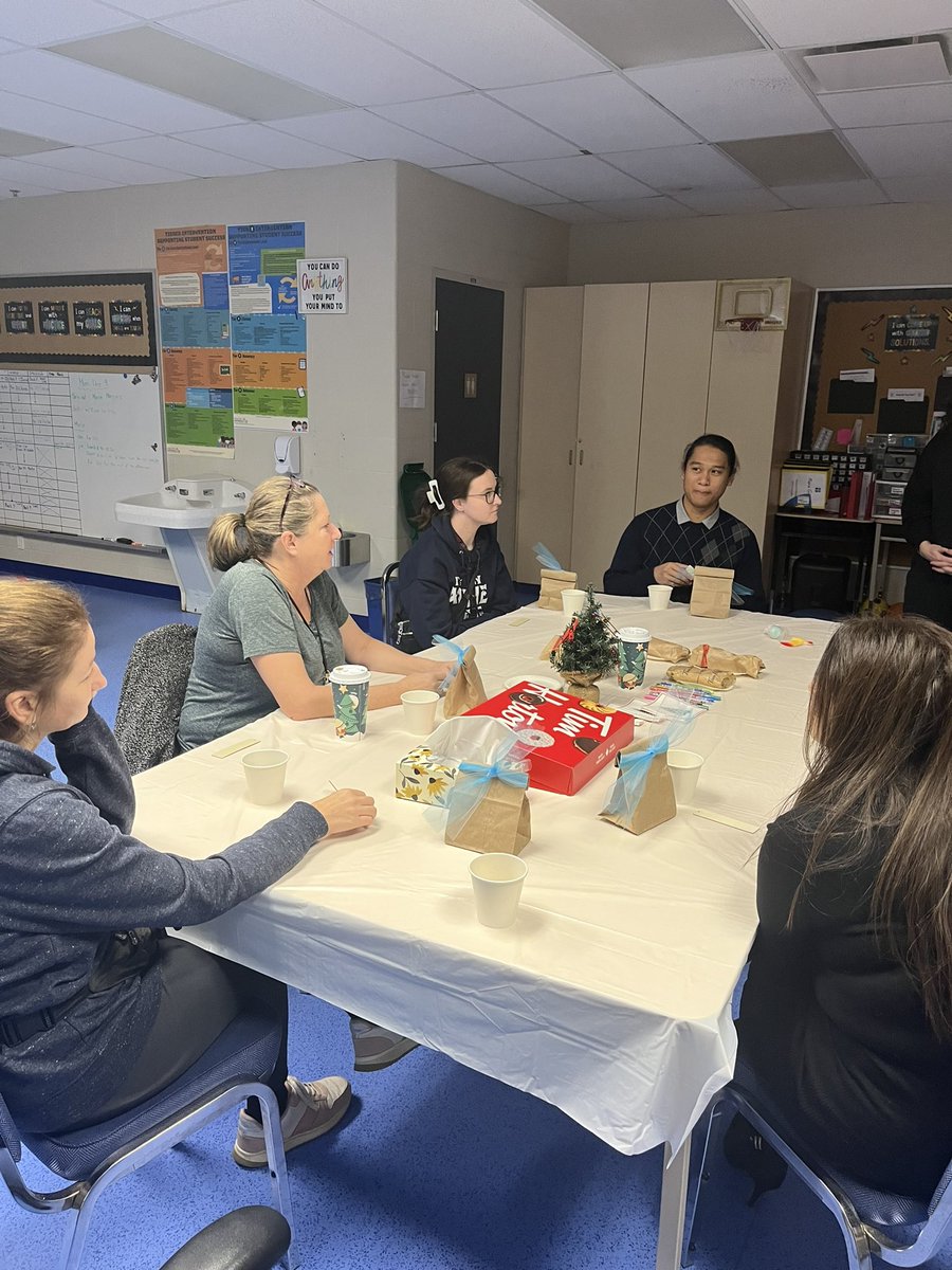 Celebrating our amazing Educational Assistants today! 🎉 Treats, drinks and a self care workshop led by Tova Ralph made it extra special.  Thank you for all that you do - every day, you make a difference! ❤️👏 @SJPIIOakville  <a href="/HCDSB/">Halton Catholic DSB</a> #EAappreciationDay