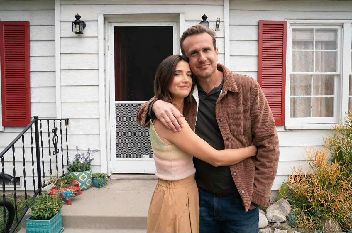 ashbanner82's tweet image. Nueva imagen detrás de cámaras del más reciente episodio de la serie #Shrinking, que cuenta con una pequeña reunión de 'How I Met Your Mother' entre Cobie Smulders y Jason Segel 😀. 

(Fuente: @CobieSmulders | IG)