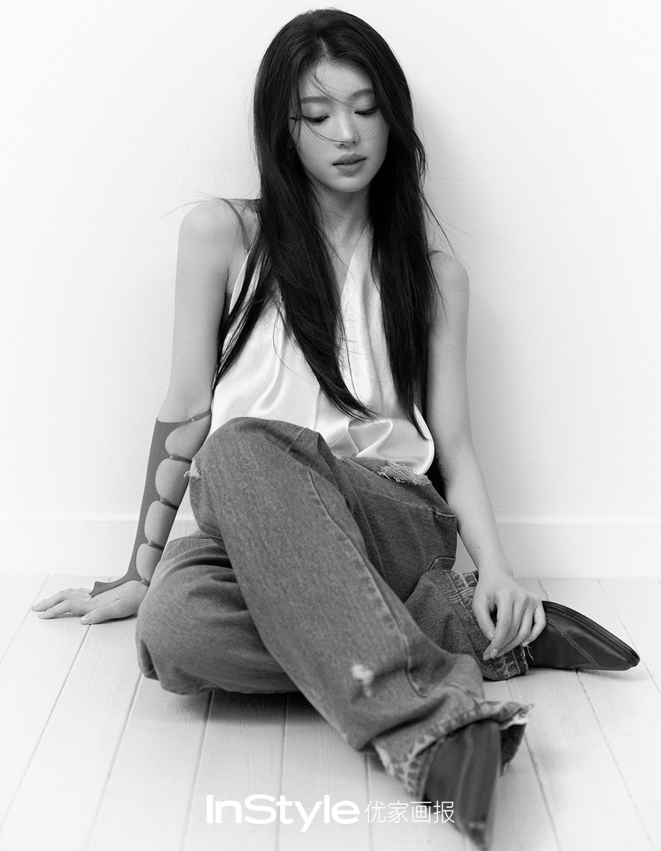 黃, 𝑆𝑒𝑙𝑒𝑛𝑎. (@selenaire) on Twitter photo 