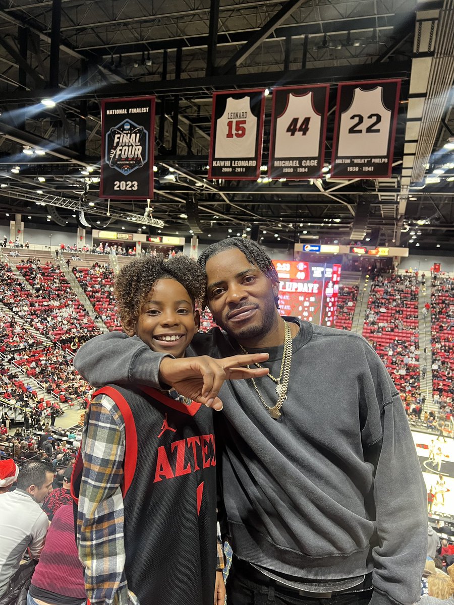 davonbackup's tweet image. #GoAztecs