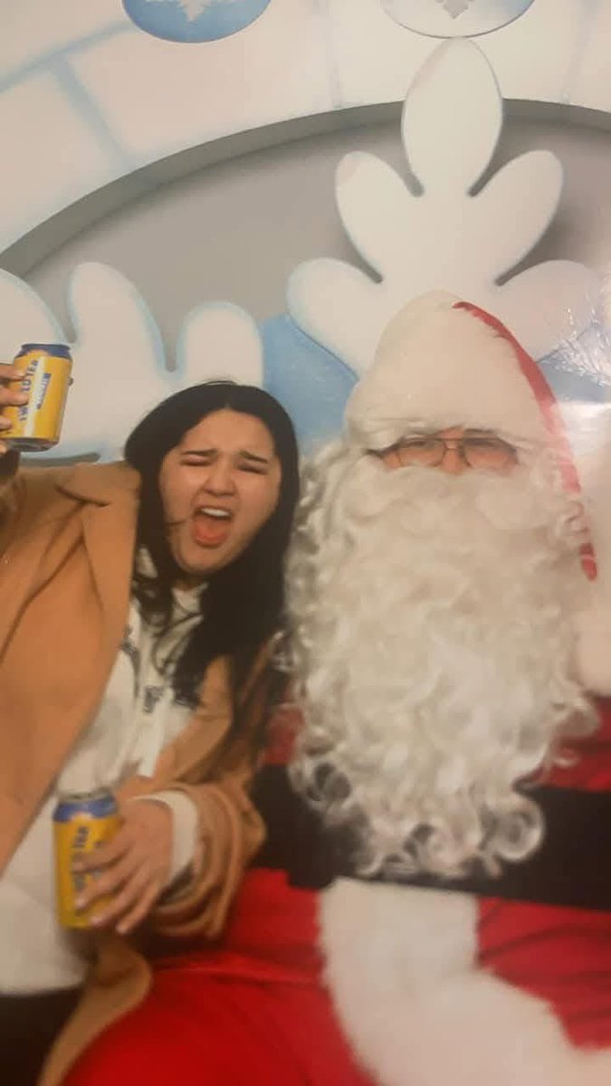 ButzCutz's tweet photo. @Cellllllyy 😂 🎅🎅🎅#twistedauntea https://t.co/FBPCYViFgV
