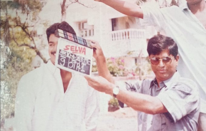 Vijay_Rules_Da's tweet photo. Vintage #IlayathalapathyVijay anna @ #Selva Shooting Spot! 😍🥰❤️ #ThalapathyVijay💟 On this day way back in 1996 his movie #Selvaa was released 🫰❤️🥰 Directed by #AVenkatesh 💟 #LoveYouVijayAnna #Vijayism #VijayAnnaRules #Thalapathy69
#Selvaa #28YearsOfSelva #28YearsOfSelvaa https://t.co/gof5wT2ihm