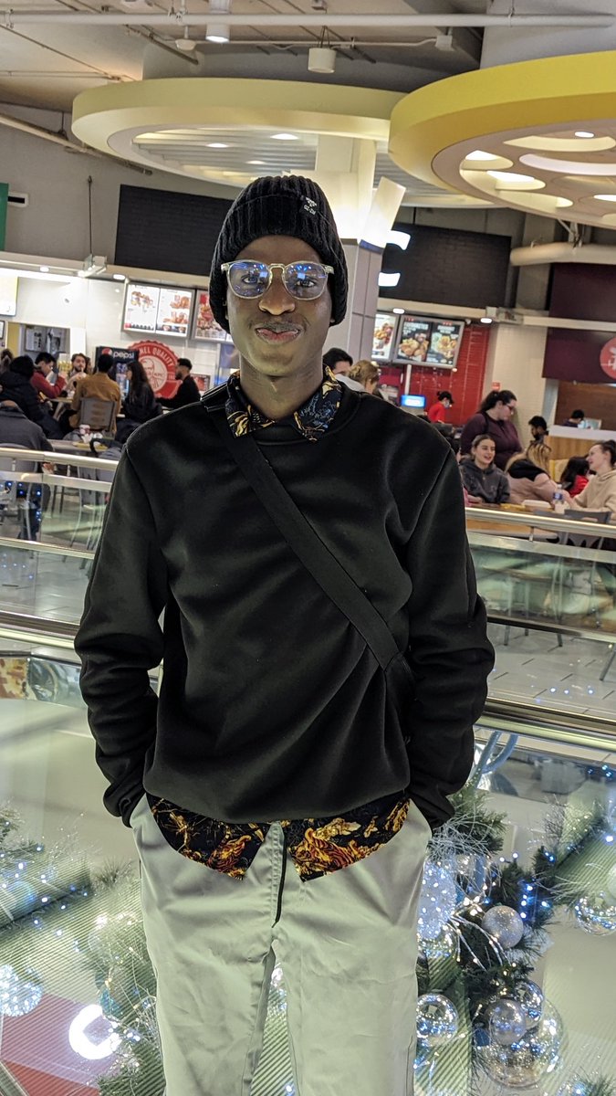 SteveKabuye5's tweet image. Exams: the only diet plan that actually works (but don't recommend 😅). Lost a few lbs, but still got my smile 😁 #examseason #studentlife