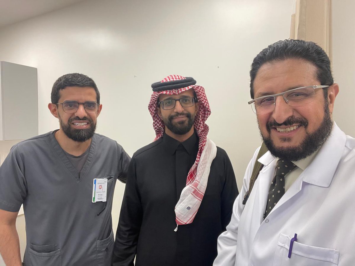 العلاج بالموجات الترددية يُعد خيارًا فعّالًا يخدم شريحة واسعة من المرضى.

سعدت بلقاء الزميل د. مانع الأحمري <a href="/Manea1406/">د. مانع الأحمري</a> والأستاذ القدير د. أحمد النعمي <a href="/alnammi4/">alnammi</a>، الذي قدم هذا الإجراء لأكثر من 600 مريض استفادوا منه.

اللقاء كان في مستهل استئناف عيادة الأورام في مستشفى السعودي