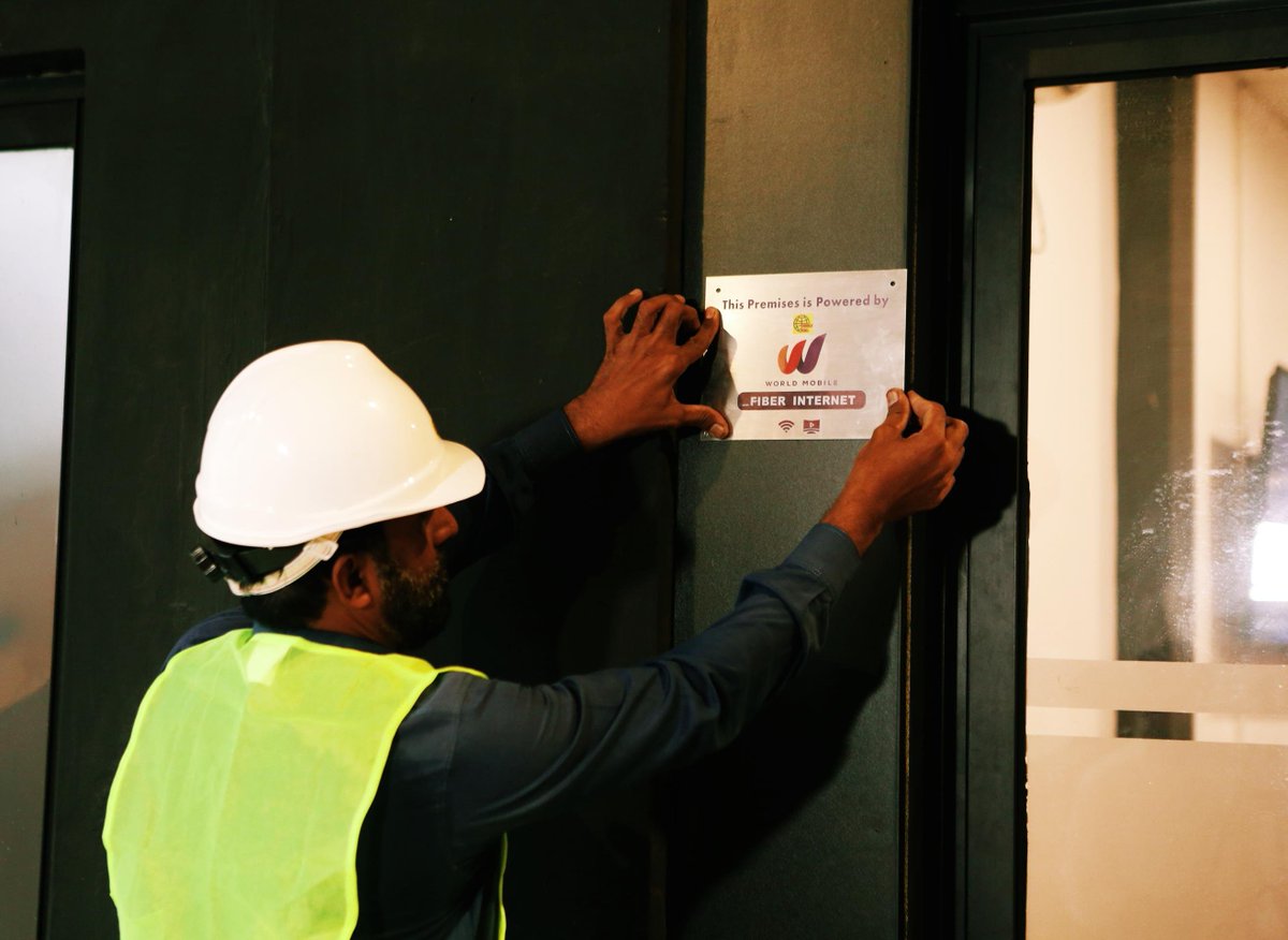 Big telecoms make $2.3T a year.

Yet, ½ the world’s population—4 Billion people—are offline.

<a href="/WorldMobileTeam/">World Mobile</a>, a #DePIN project aiming to change that, using blockchain to build a people-owned network.

Here’s why $WMT could be one of the biggest opportunities in crypto👇🧵