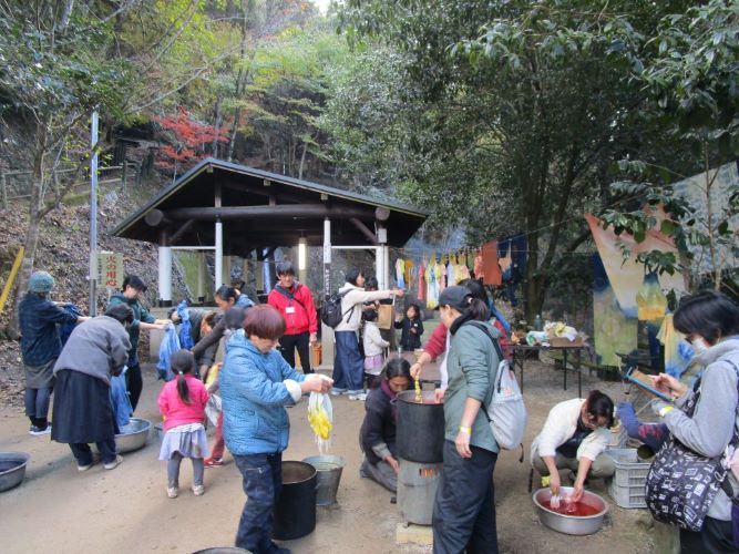 11月30日（土）、12月1日（日）に『こどもの森づくりフォーラムinえひめ』を開催しました。🍀
フォーラム及び関連イベントでは、訳1,250名の方にご参加いただき、子どもたちに自然体験をすることの意味や手法など、実践や議論を行いました。
参加者・関係者の皆さま、どうもありがとうございました。🌿