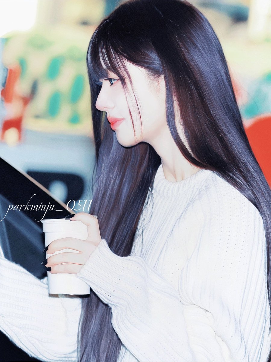 241211 ☕

#아일릿 #민주 #ILLIT #MINJU
