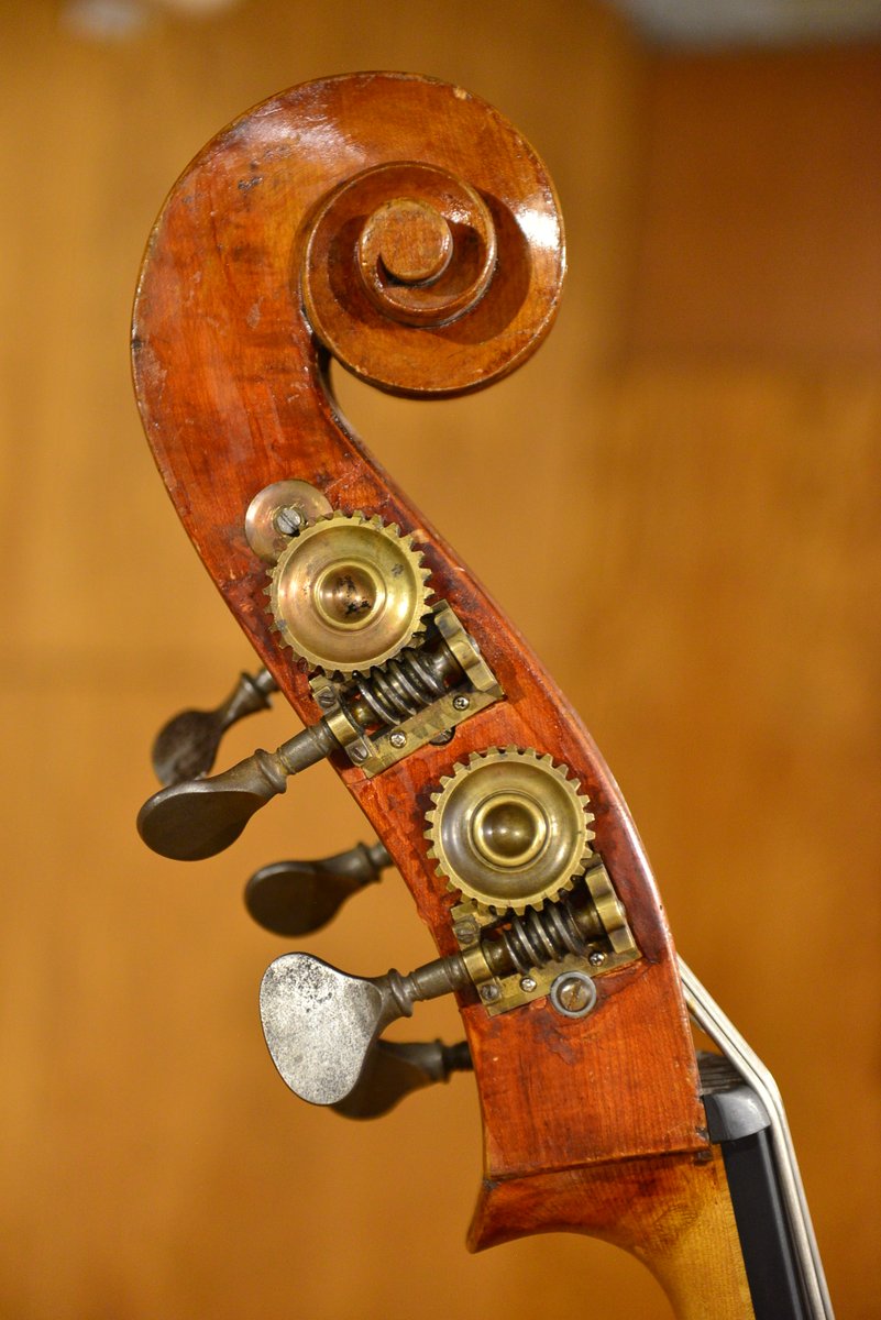 【お勧め品ご紹介‼️】
 以前ご紹介したJ.T.Lamyです！
 商品ページはこちら！
 x.gd/gqsXH
 五弦をお探しの方に大変お勧めです！
 
 是非、店頭にてご試奏下さい🎻
お問合せ→ 03-5357-8907
LINEからのご連絡もお待ちしています！
lin.ee/egCVnJ8
#コントラバス