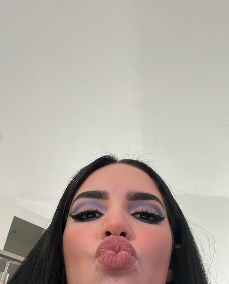 12:00
feliz cumpleaños mi vida.
eres lo más bonito que me pasó, realmente espero que hayas encontrado esa paz y tranquilidad que tanto deseabas.
te amo y te amaré por siempre mi Kimby 🤍