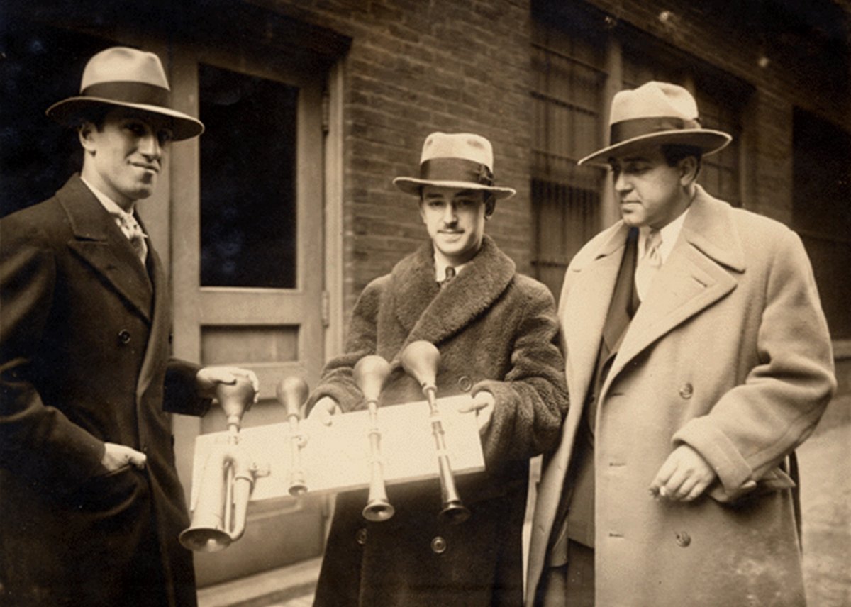 interludeHK's tweet photo. #OnThisDay in 1928, Gershwin's 'An American in Paris' premiered at Carnegie Hall! 🎉
Fun fact: He bought actual Parisian taxi horns for the orchestra. 📯
Full story here: https://t.co/hotbqhMOXU
#famouspremier #AnAmericaninParis #GeorgeGershwin https://t.co/Giz9Z8Ns70