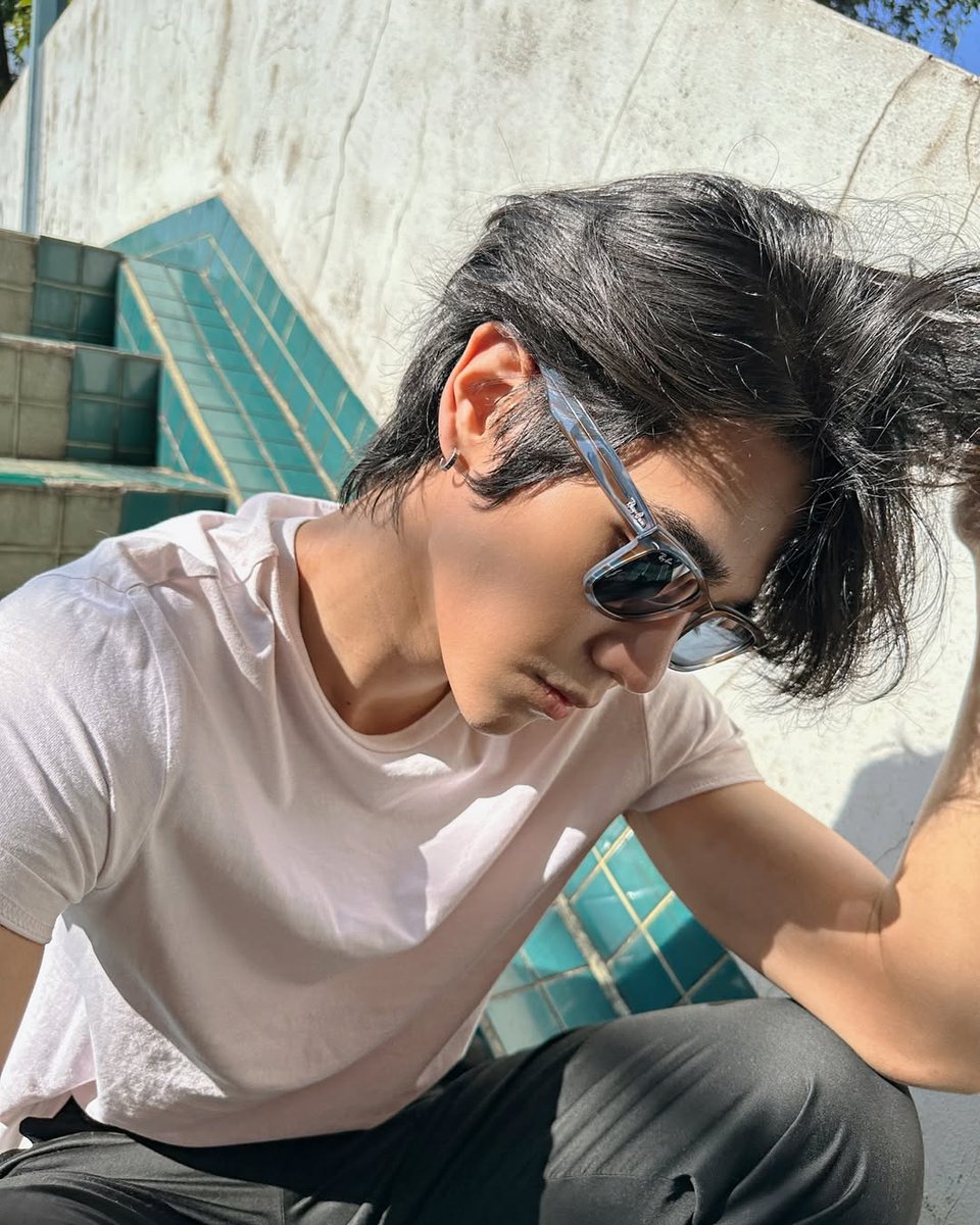 jeffbarcode_l's tweet photo. INSTAGRAM
Actualización de Jeff en su cuenta de IG
"Atrapa la luz, cambia tu estilo. Marcos que cambian de color con la luz.
La última innovación impulsada por la tecnología Transitions®."
#JeffSatur #RayBan #StudioOnSaturn
#RayBanChange #RayBanxJeffSatur https://t.co/AySnKm26ky