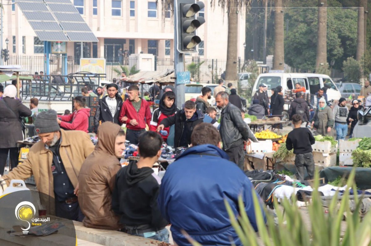AJSyriaNowN's tweet photo. جانب من الحركة التجارية في سوق باب جنين وسط #حلب بعد سيطرة فصائل المعارضة على المدينة
#ألبوم https://t.co/fjeFnLC8NA