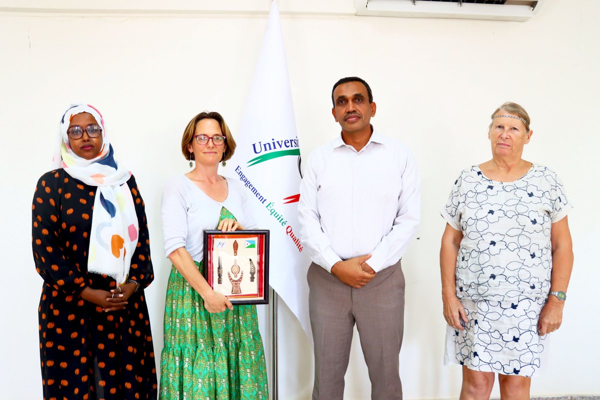 univdjibouti's tweet image. Le Président de l'Université de Djibouti, Dr Djama Mohamed Hassan, a accueilli Mme Constance Perrin-Joly, directrice du #CFEE, pour renouveler le partenariat UD-CFEE via une nouvelle convention-cadre, renforçant ainsi la recherche en sciences sociales au service du développement.