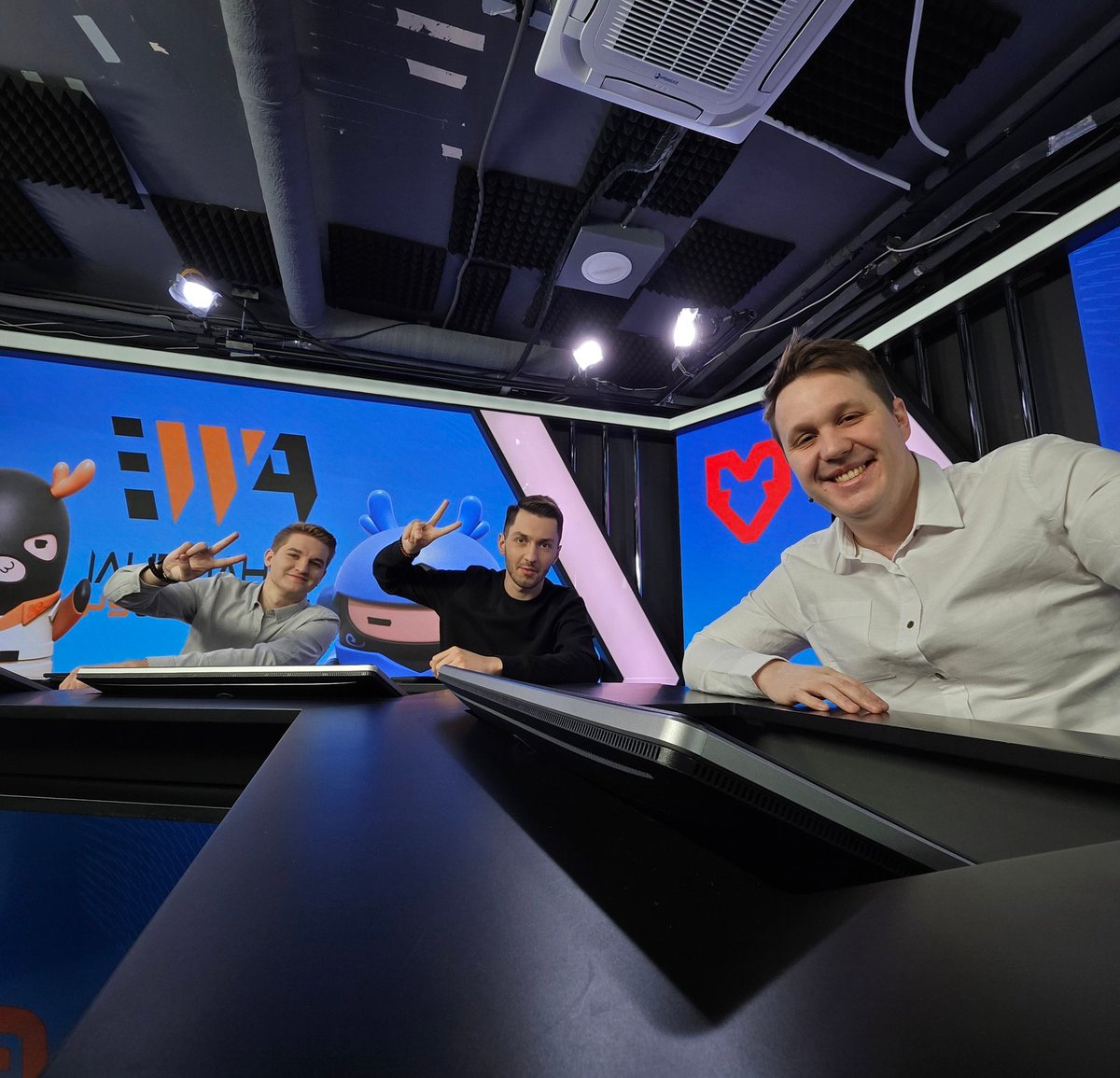 Ніхао! 

З сьогоднішнього ранку дивимося плейофф стадію Шанхайсього мажору ^_^

Починаю ранкове включення разом з поважними: <a href="/namhreS/">Serhman</a> , <a href="/mur_cs2/">mur🇺🇦</a>

Що б подивитись — шукайте плеер <a href="/maincast_ua/">Maincast 🇺🇦</a> на всіх доступних поатформах