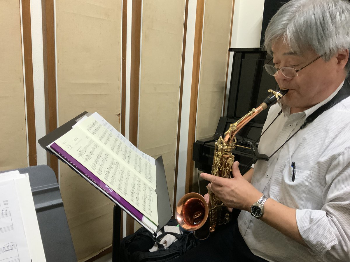 MatsuSaxLabo's tweet photo. 演奏会まであと80日！
以前の練習にておおよそプログラム内容が決定🎷
3人の作り出す音楽をぜひ会場でお楽しみください🎶

そして、先日チケット取扱店でもチケット販売開始となりました🎟️
Web予約も絶賛受付中です！▶️https://t.co/cyS4MzhqSa

皆さまのご来場、心よりお待ちしております👋🏻 https://t.co/0gB0xoEyOY