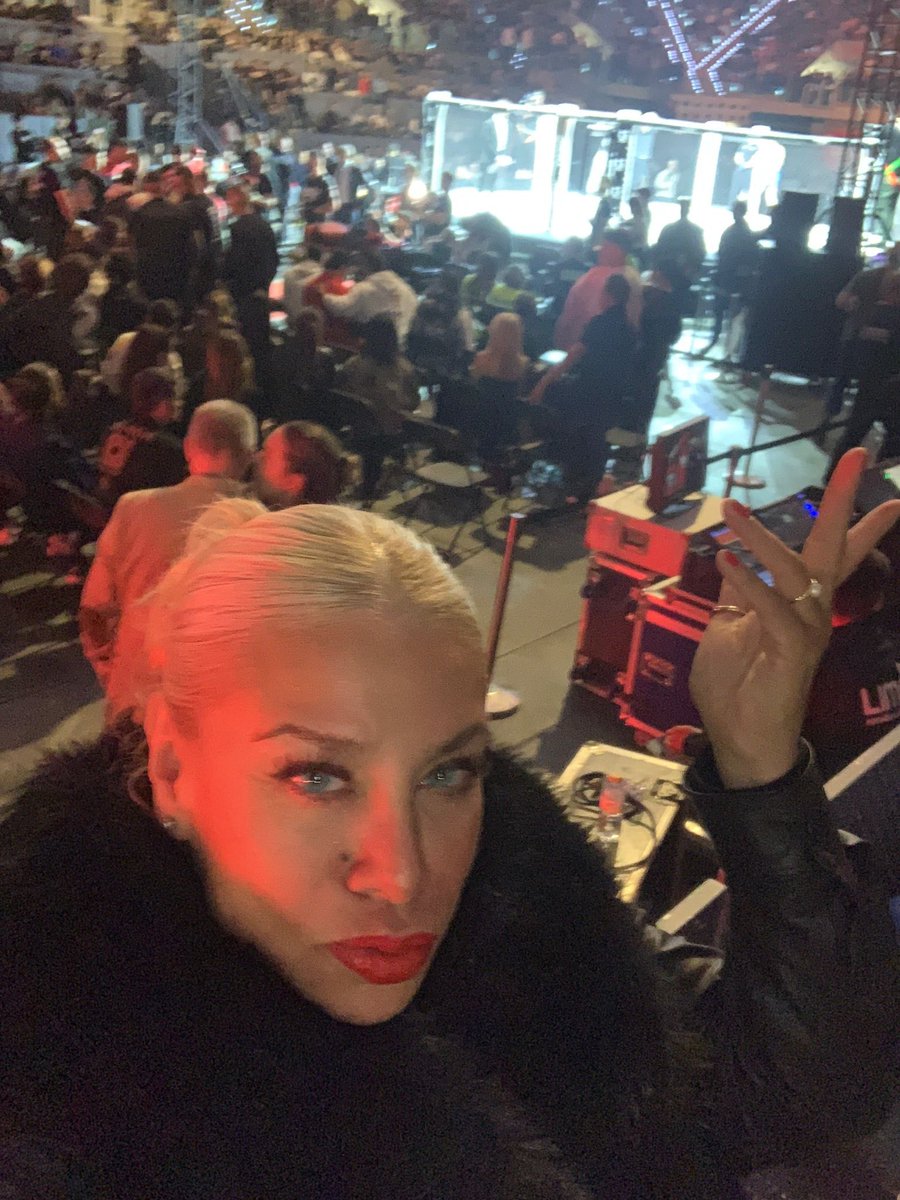 Eh estado a lo largo del 2024 creciendo en otras actividades fuera del ciene adulto, como es la MÚSICA ahora mi principal prioridad!! Tanbien enfocada en mi programa de Tv en París, esto no significa que no haga mis contenidos privados y videollamadas. Todo por Privado por aquí