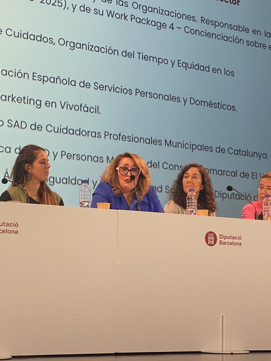 Continuem la taula rodona amb les intervencions de la Sra. Saray Espejo, Directora General de cures, organització del temps i equitat en el treball a la <a href="/gencat/">Generalitat de Catalunya</a> i la Sra. Ana Garrido, Presidenta de la <a href="/aespd_info/">AESPD</a>