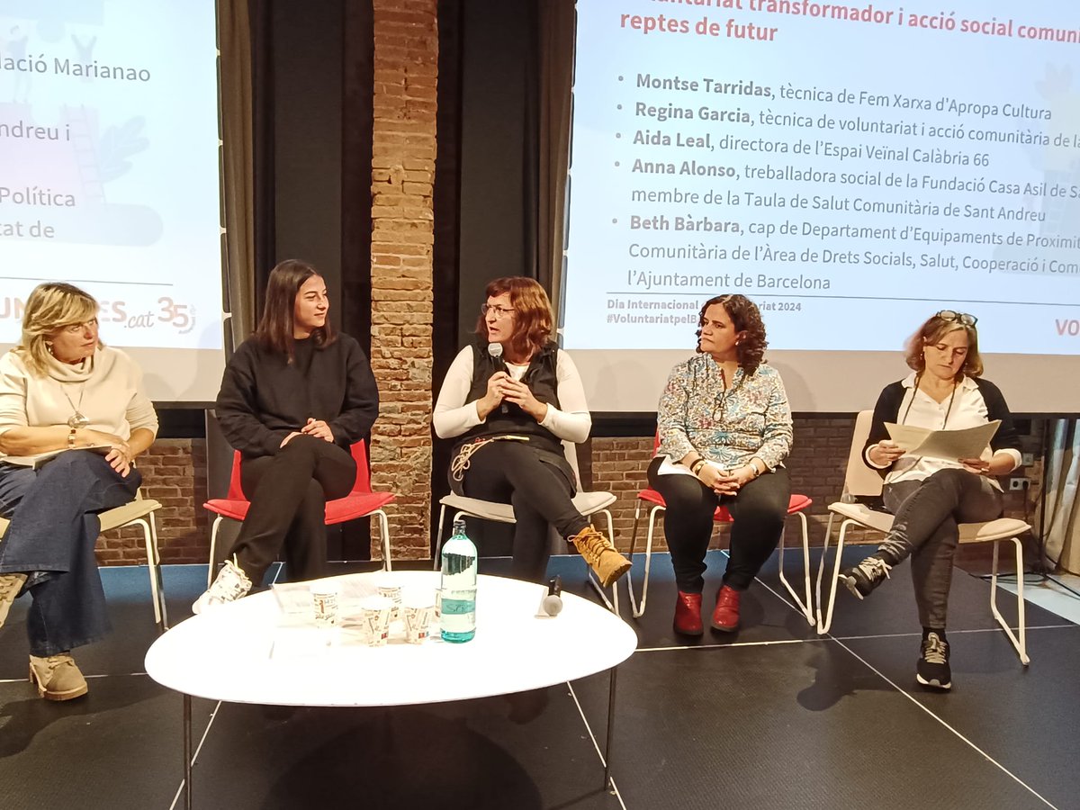 voluntaris_cat's tweet photo. Escoltem a @aidalealmarco, directora de @calabria_66:

🗣️"El valor afegit que aporta un espai veïnal és que conflueix una diversitat de persones que anteriorment no es veia tan reflectida en altres projectes. Això és gràcies a que la ciutadania gestiona el patrimoni".

#DIV2024 https://t.co/Sc0bgGiAgO