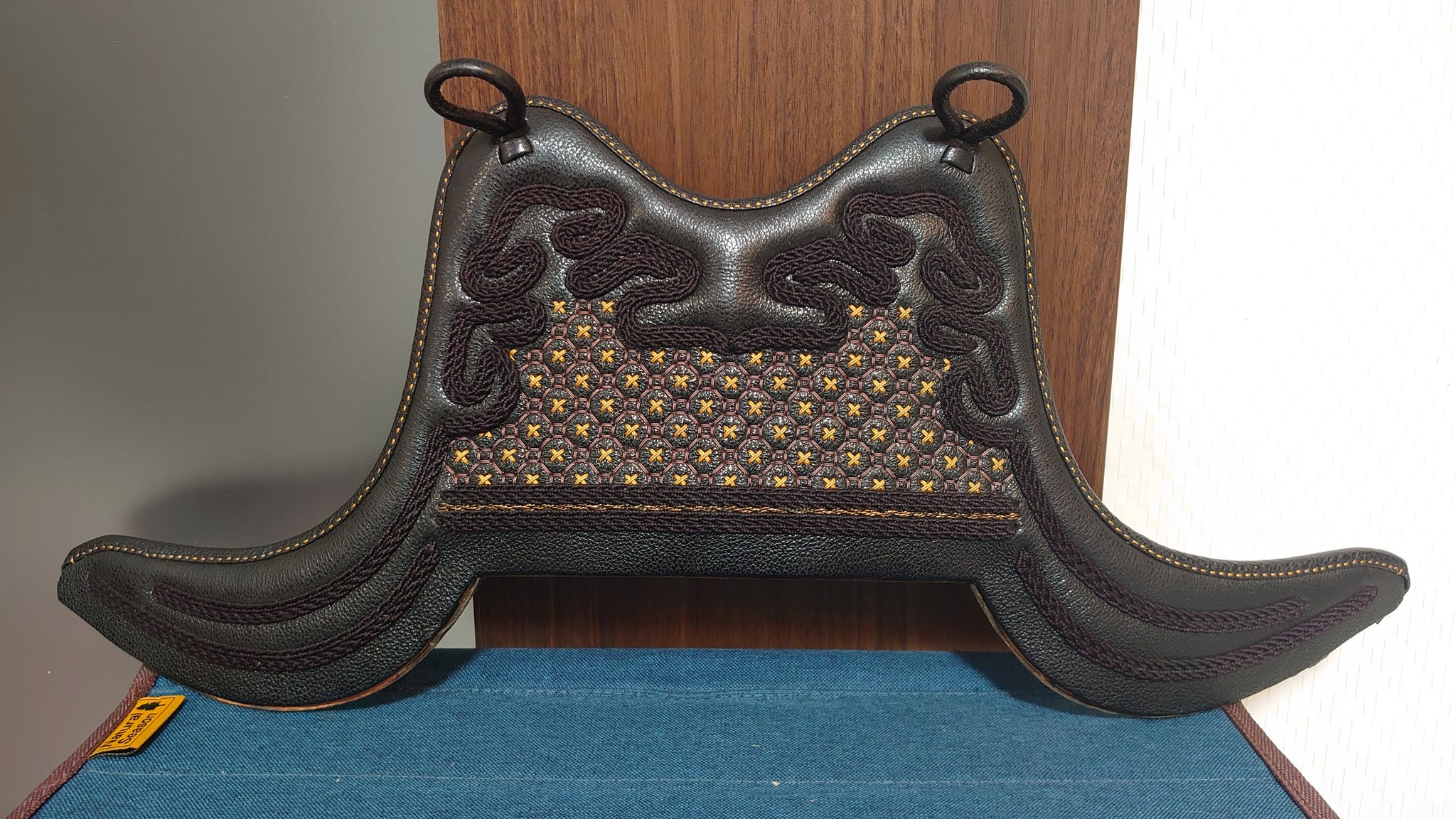 剣道具泉皓胸付き一貫乾漆 泉皓胸に一貫塗り胴台⭐️ 職人の技術がみられます。 展示中です