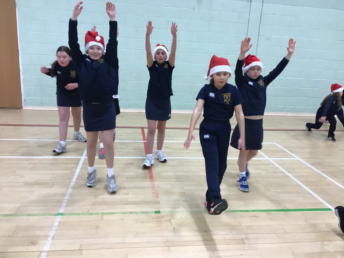 stmarys_prep's tweet photo. Our Junior girls enjoyed their final Games session of the year in true festive style, where their netball training took on a festive twist! 🏐🎅

#christmastwist #christmas #schoolsports #FestiveFun #netball #netballtraining https://t.co/cTZxgb3iDr