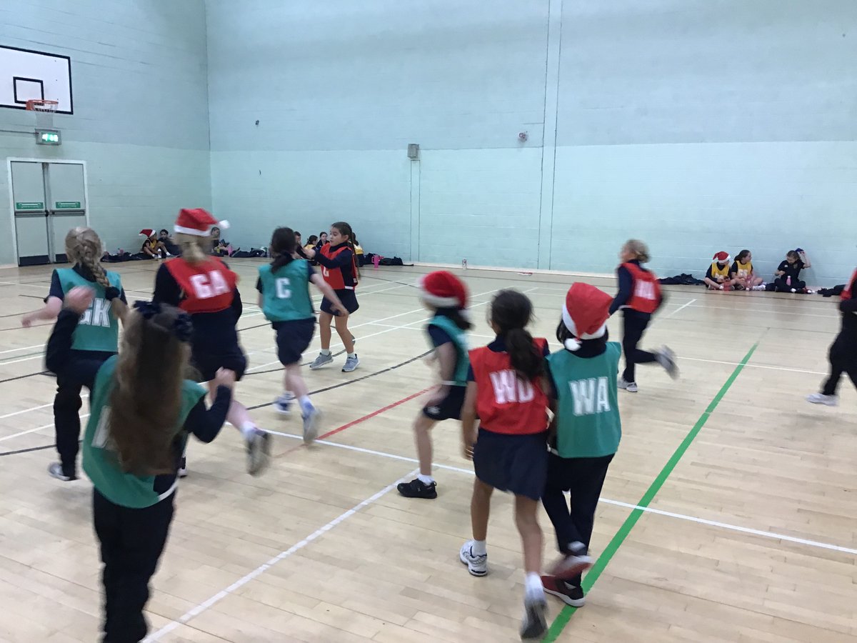 stmarys_prep's tweet photo. Our Junior girls enjoyed their final Games session of the year in true festive style, where their netball training took on a festive twist! 🏐🎅

#christmastwist #christmas #schoolsports #FestiveFun #netball #netballtraining https://t.co/cTZxgb3iDr
