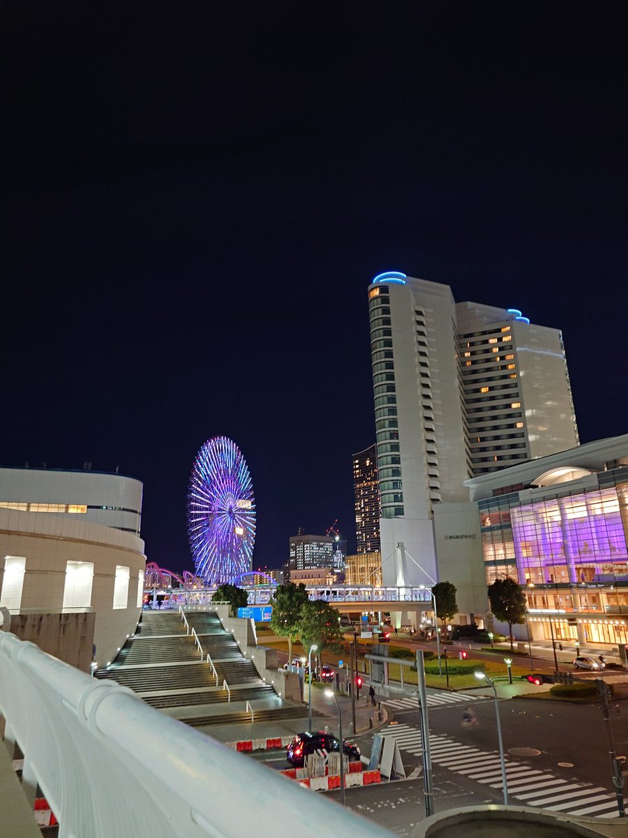 youkorinko's tweet photo. 昨日の夜景＆クリスマスツリー
#みなとみらい
#QueensSquare
#夜景
#クリスマスツリー https://t.co/TojdA25bXU