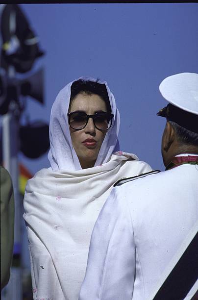 lizman_khanPPP's tweet photo. دختر ایشیاء سلام تجھے، اے میری رہنماء سلام تجھے
باپ، بھائی لٹا دیئے لیکن، تیرا سر نہ جھکا سلام تجھے! 🤍🙏🏼
#MissYouBB
@BBhuttoZardari @AseefaBZ
@BakhtawarBZ @MediaCellPPP
@PPP_Org @PPPDigital_ @PPPSwat7 @faisalmirppp https://t.co/J7X47SUILd