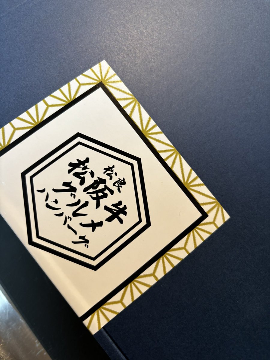 sunattekotode's tweet photo. アマゾンのブラックフライデーで買うたハンバーグで煮込みしてみた🤗
チーズ乗せてオーブンで焼き色つけて
モナペティやよー🙌 https://t.co/fR2Upofeq3