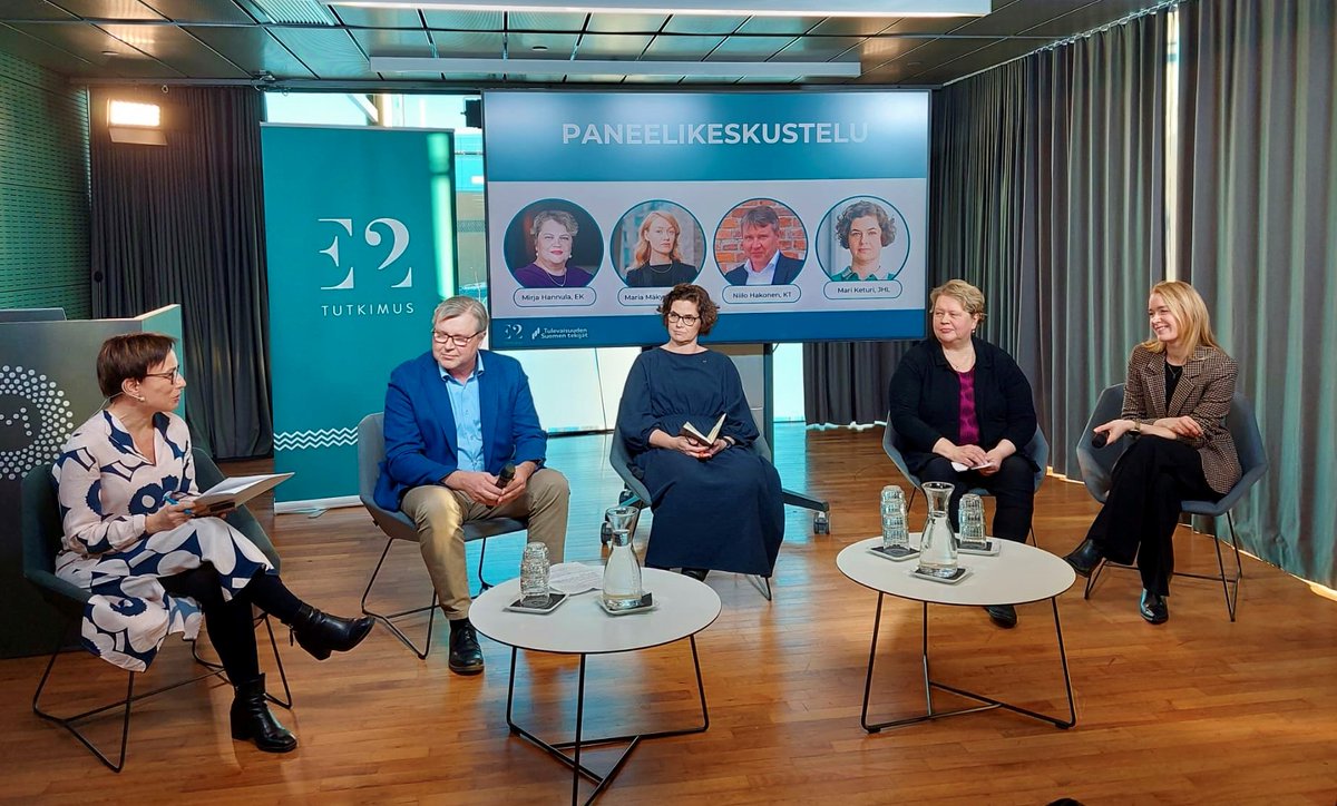 E2 Tutkimus (@e2_tutkimus) on Twitter photo <a href="/artosatonen/">Arto Satonen</a> Seuraavaksi tuloksia pureskellaan paneelikeskustelussa.
Keskustelemassa @mariamakynen (@Proliitto), @kettuketuri (<a href="/JHLry/">Ammattiliitto JHL</a>), <a href="/niilo_hakonen/">Niilo Hakonen</a> (<a href="/KTtyonantaja/">Kunta- ja hyvinvointialuetyönantajat KT</a>), <a href="/mirjahannula/">Mirja Hannula</a> (<a href="/Elinkeinoelama/">EK</a>).
Keskustelun moderoi meiltä <a href="/karinajutila/">Karina Jutila</a>.
#TulevaisuudenSuomenTekijät <a href="/artosatonen/">Arto Satonen</a> Seuraavaksi tuloksia pureskellaan paneelikeskustelussa.
Keskustelemassa @mariamakynen (@Proliitto), @kettuketuri (<a href="/JHLry/">Ammattiliitto JHL</a>), <a href="/niilo_hakonen/">Niilo Hakonen</a> (<a href="/KTtyonantaja/">Kunta- ja hyvinvointialuetyönantajat KT</a>), <a href="/mirjahannula/">Mirja Hannula</a> (<a href="/Elinkeinoelama/">EK</a>).
Keskustelun moderoi meiltä <a href="/karinajutila/">Karina Jutila</a>.
#TulevaisuudenSuomenTekijät