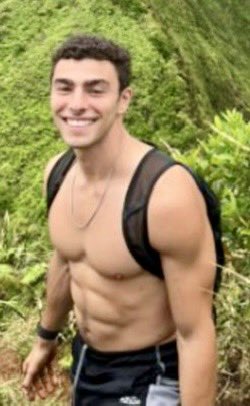 HouseOfLocklear's tweet image. I’m sensing a theme here…
Survivor: The Beautiful Killers