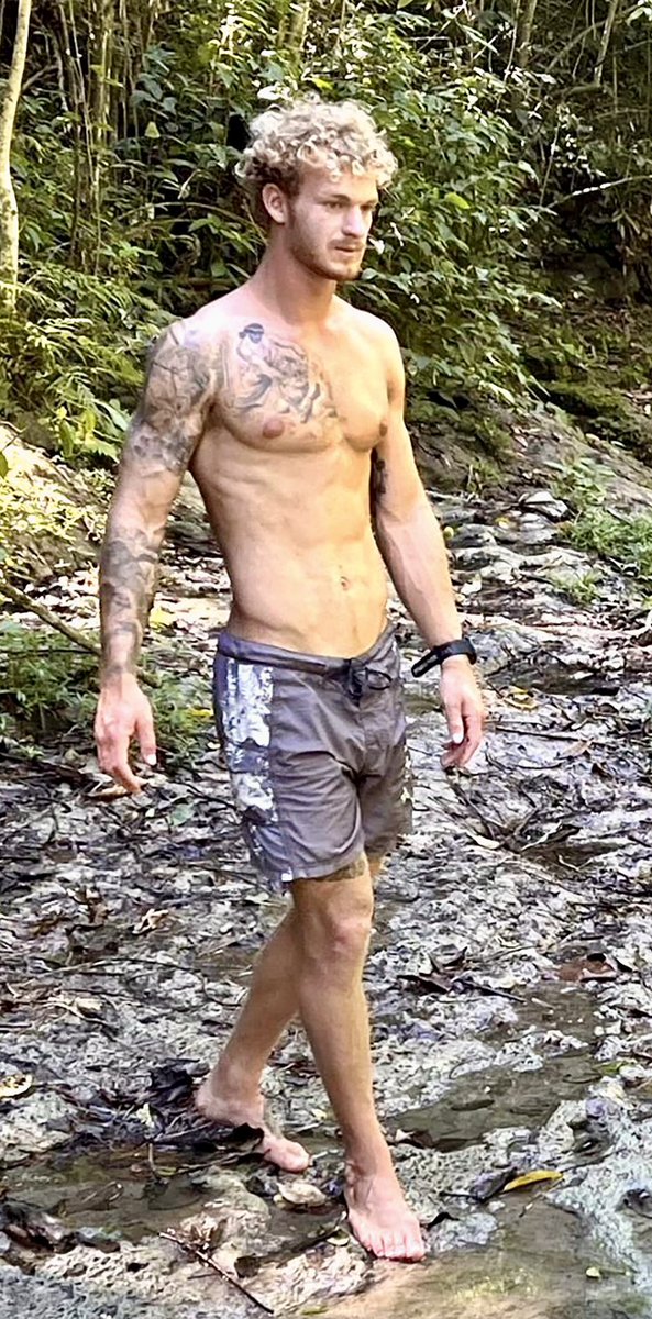 HouseOfLocklear's tweet image. I’m sensing a theme here…
Survivor: The Beautiful Killers