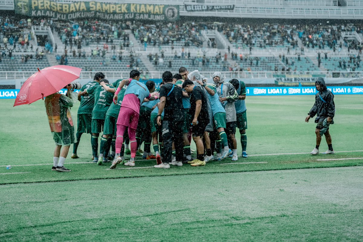Munster_Coach's tweet photo. TOGETHER ☘️🐊💚
We keep going 📈 https://t.co/cVADM2ne7z