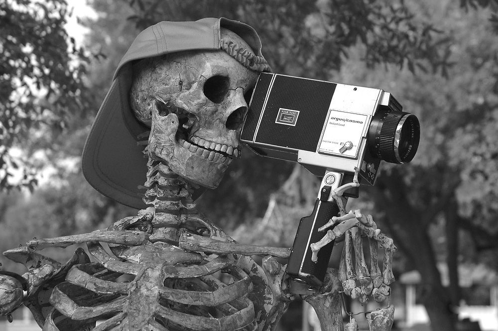 Retrouvons tout de suite notre envoyé spécial pour BFMTV qui attend l’intervention de Macron concernant la nomination du nouveau #PremierMinistre