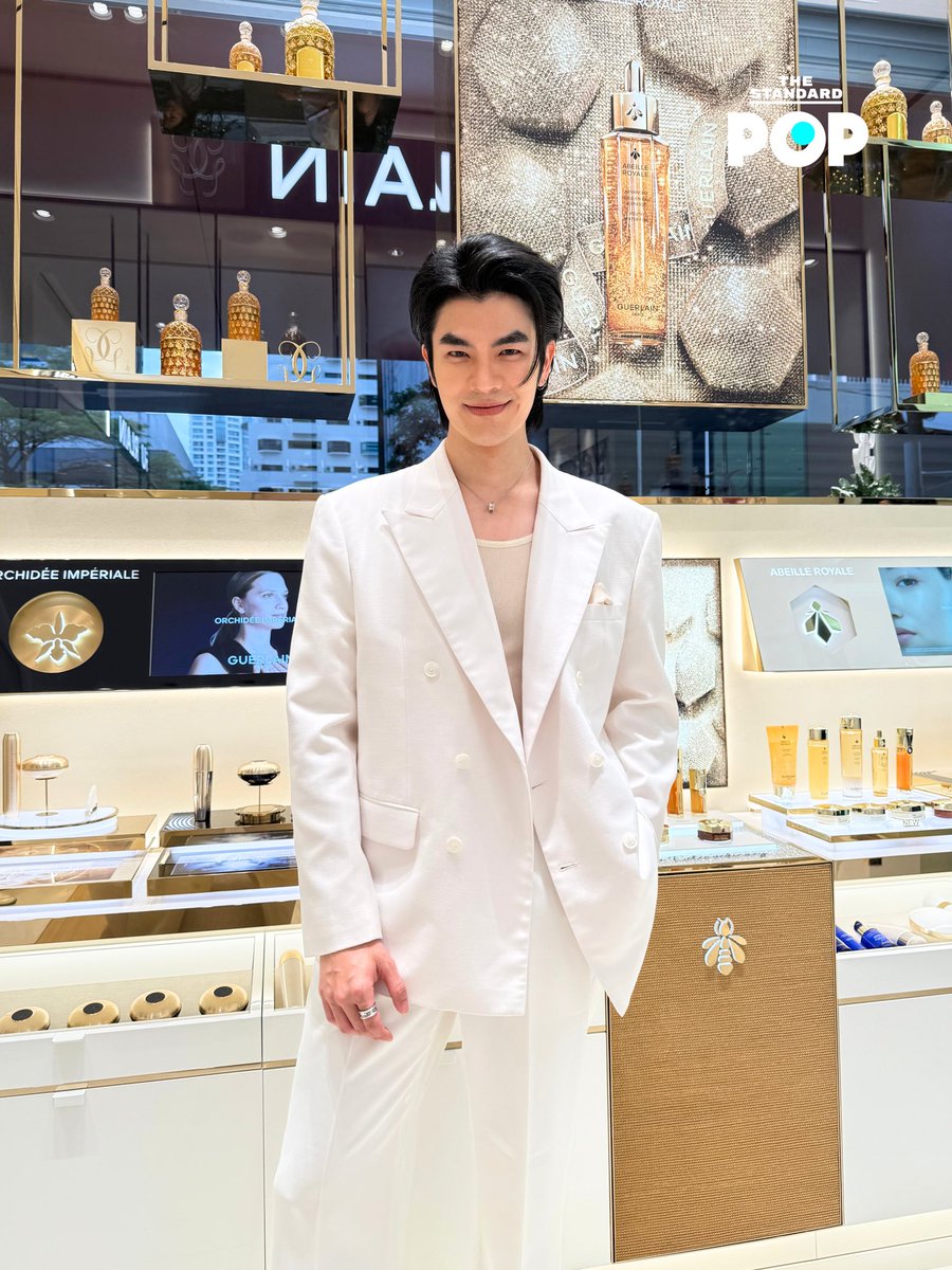 มาย ภาคภูมิ Friend of Guerlain ณ ร้าน Guerlain เดินทางมาร่วมงานฉลองเปิดตัว Central Chidlom Grand Opening
.
#TheStoreofBangkok
#AllRoadsLeadtoChidlom
#CentralChidlom
#CentralChidlomGOP
#MilePhakphum
#GuerlainThailandxMile
#TheStandardPop
<a href="/Centralnews/">Central Department Store</a> 
<a href="/Guerlain/">Guerlain</a> <a href="/milephakphum/">mile phakphum</a>