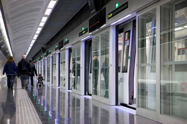 comsa_corp's tweet photo. 🚇 La línea 6 de #MetroMadrid será la primera automática. COMSA y COMSA Industrial, junto a #Faiveley, instalarán puertas de andén en sus 70 andenes (6,4 km). Más seguridad, regularidad y capacidad para la línea más utilizada de Madrid. #TransporteSostenible #Innovación https://t.co/FL9zVizoPY