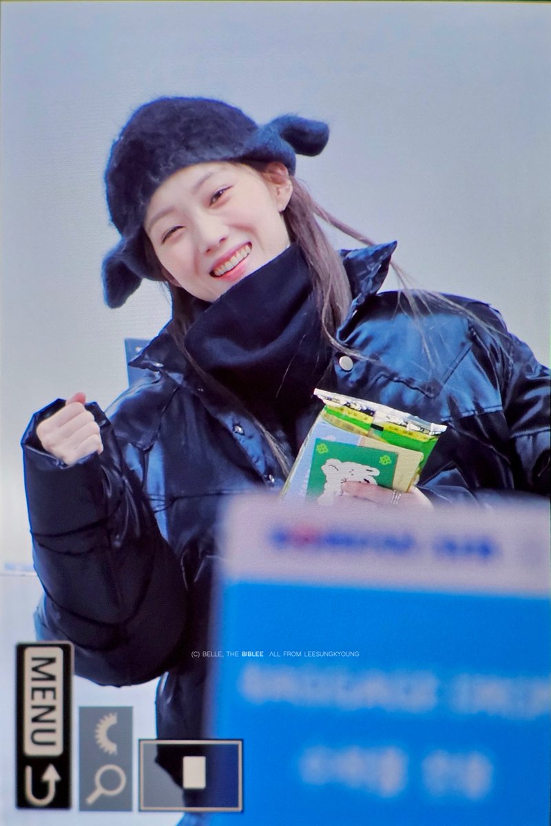 bellethebiblee's tweet photo. 241212 울가나딩 첫팬콘 화이띵 #이성경 #LEESUNGKYOUNG https://t.co/d09WUqpKCQ