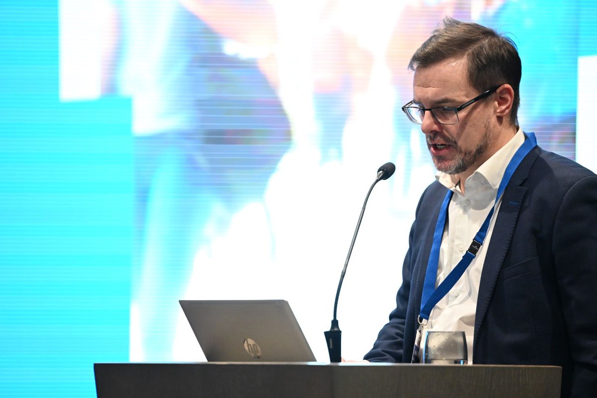 hea_irl's tweet image. Dr Ross Woods from @hea_irl addresses the HEA Teaching and Learning Conference- Driving Change in Teaching and Learning through Policy and Innovation.