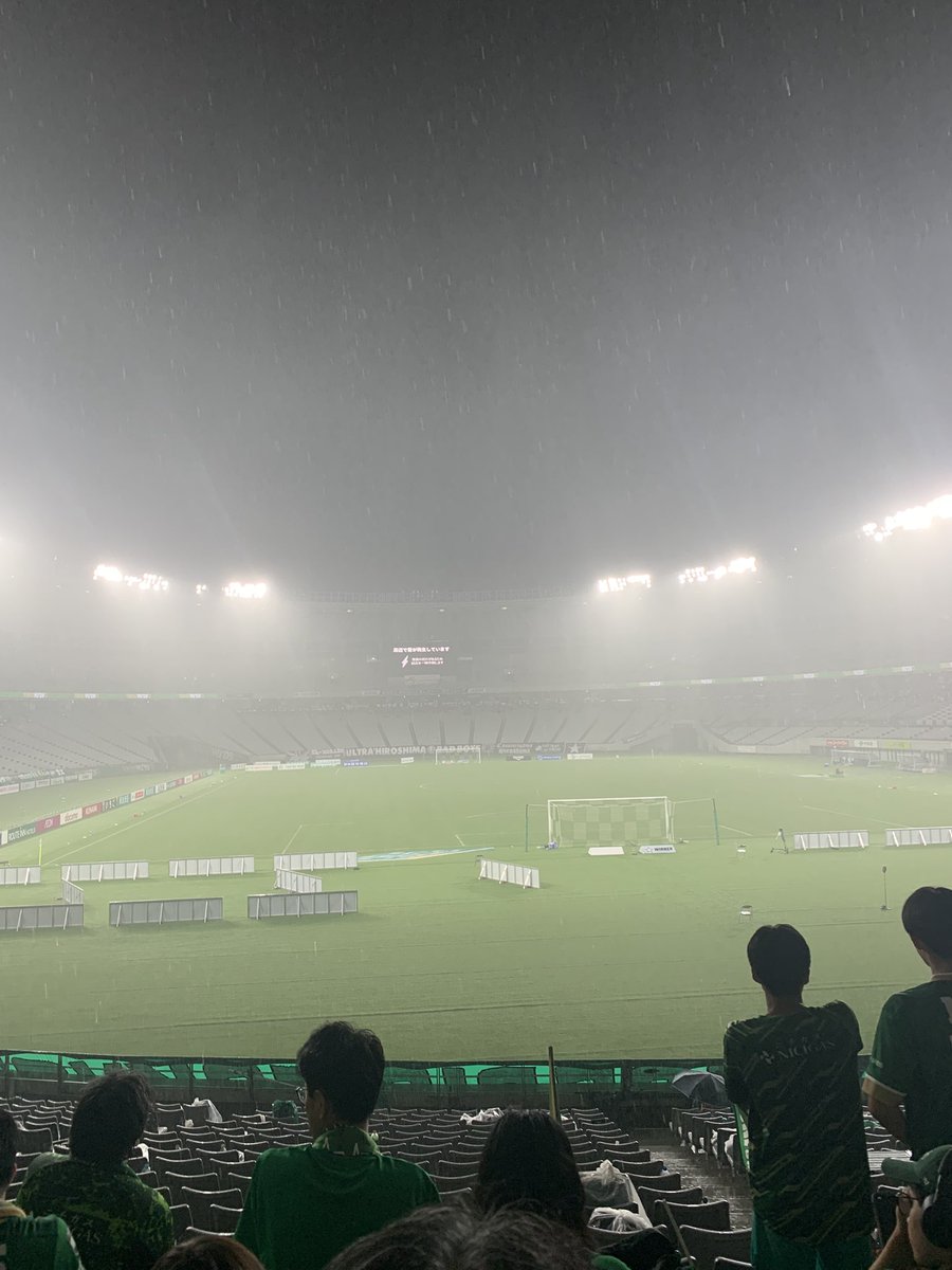 今年の思い出8/7水曜日 サンフレッチェ広島戦 この日スタジアムが一瞬目停電しました、あと手拍子だけの応援もキツかった
 #verdy