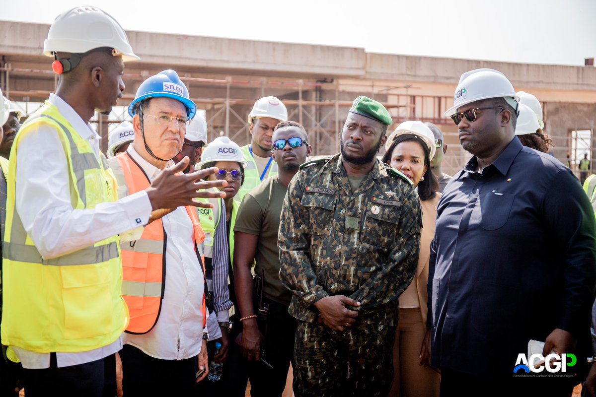 acgpguinee's tweet photo. Conduite par le Général Amara CAMARA, Ministre Secrétaire Général de la Présidence, accompagné de l’AG, M. @DialloAbe cette visite a enregistré la participation de la Cheffe de Cabinet du Ministère des Infrastructures et des TP, ainsi que des cadres des départements concernés. https://t.co/eTrOYwLTTs
