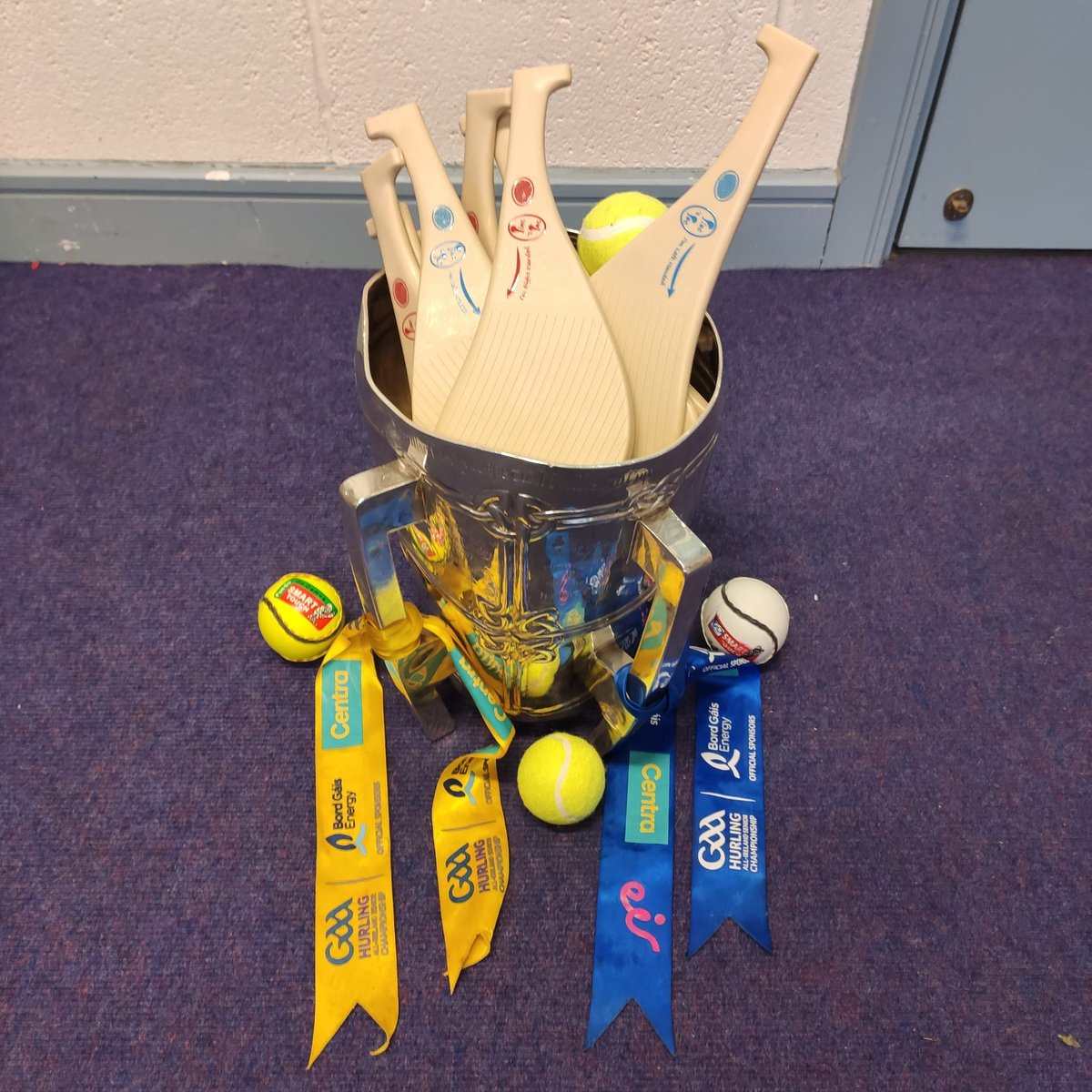 Found a new bucket to carry around my Pioc 's Pocs! 

Thanks to Liam McCarthy and the Clare Hurlers for the upgrade 🔵🟡🏆