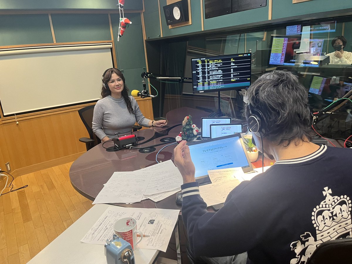 MARKEMUSICMODE's tweet image. #MMM765 エンディングのクロストーク📻

 #CEC765 のDJロクサナさんにバトンタッチ🎤

このあとも #fmcocolo765 THANKS WEEKをお楽しみください🙌