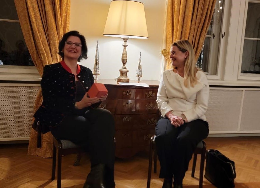 W1D_OSCE's tweet photo. Empowered women empower women!  

@W1D_OSCE “Fireside Chats” featuring EU Perm Rep to the #OSCE. Thank you, Ambassador @RasaOstrauskai2 
for inspiring &amp; honest conversation earlier this week. 

🙏 @NLOSCE for hosting us. https://t.co/wzmJomV5J3