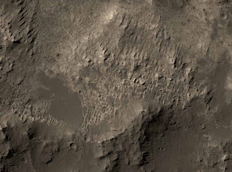 11. La ciudad en ruinas de Atlantis Chaos (nombrada así por la NASA) vista desde los cielos por la cámara HiRISE.