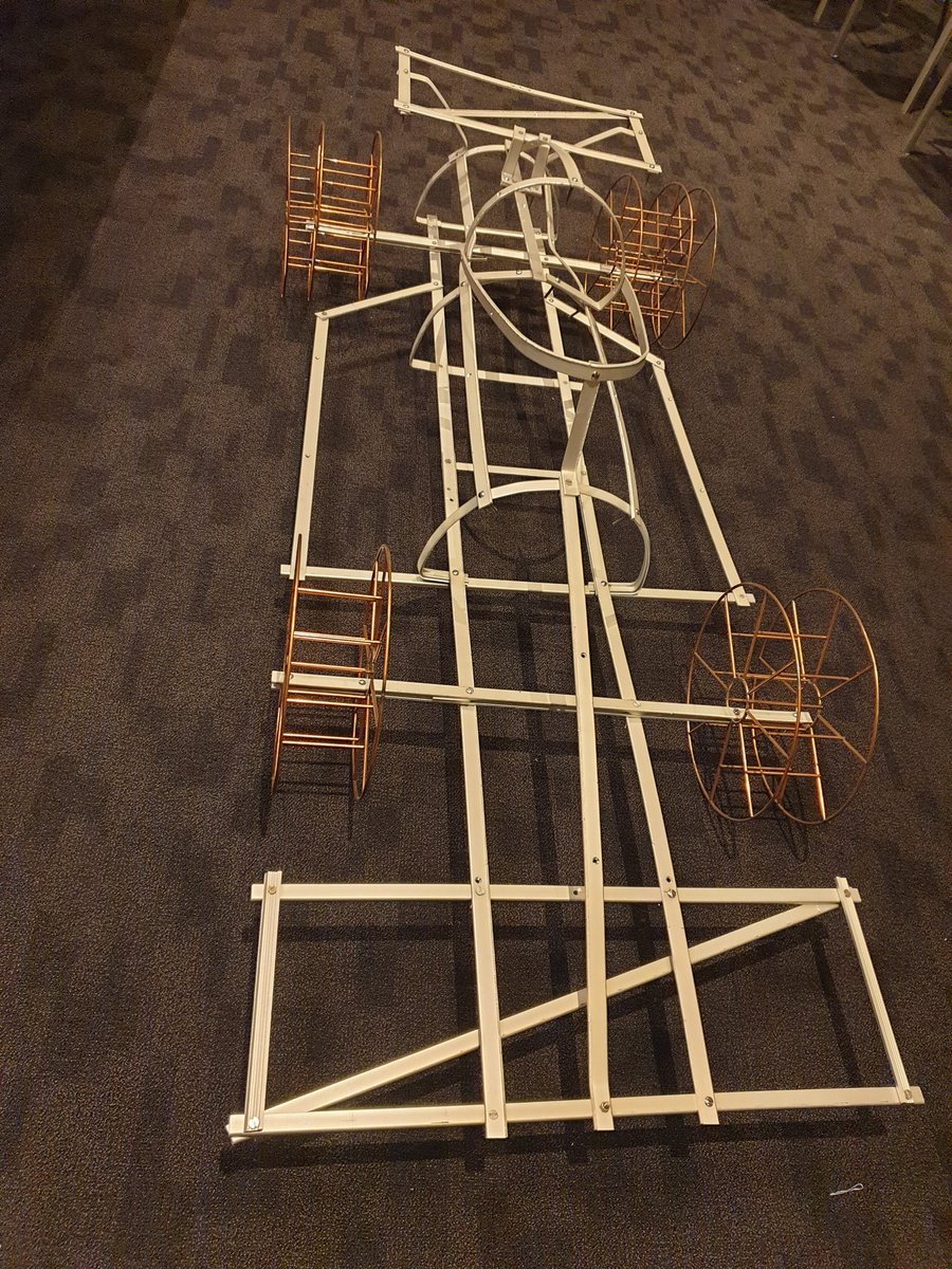 #IkHebEenLeerling met een groot talent voor metaalbewerking. Hij heeft ook #autisme. Hij zoekt z.s.m. een zetbank(je) om #metaal te buigen en gelooft niet dat jullie dit bericht massaal gaan delen..

Wie helpt met Rt want #DelenBereiktVelen..

#techniek
#onderwijs ipv school.