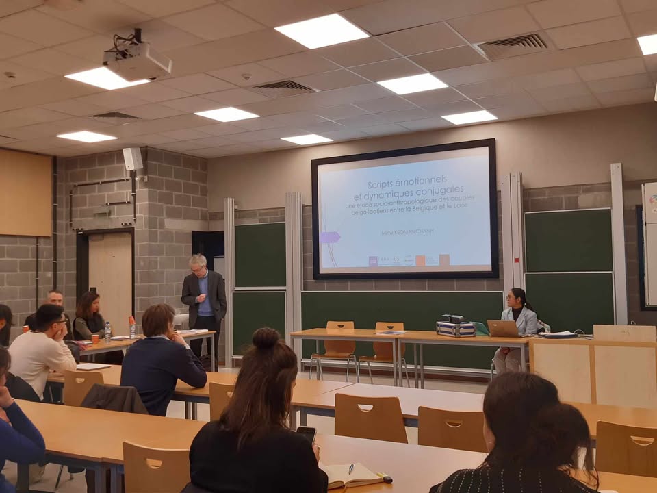 🎉Félicitations à Mimy Keomanichanh qui a brillamment soutenu sa thèse sur les dynamiques conjugales entre Belgique et Laos !

👏Bravo, Dr Keomanichanh ! 🎓✨