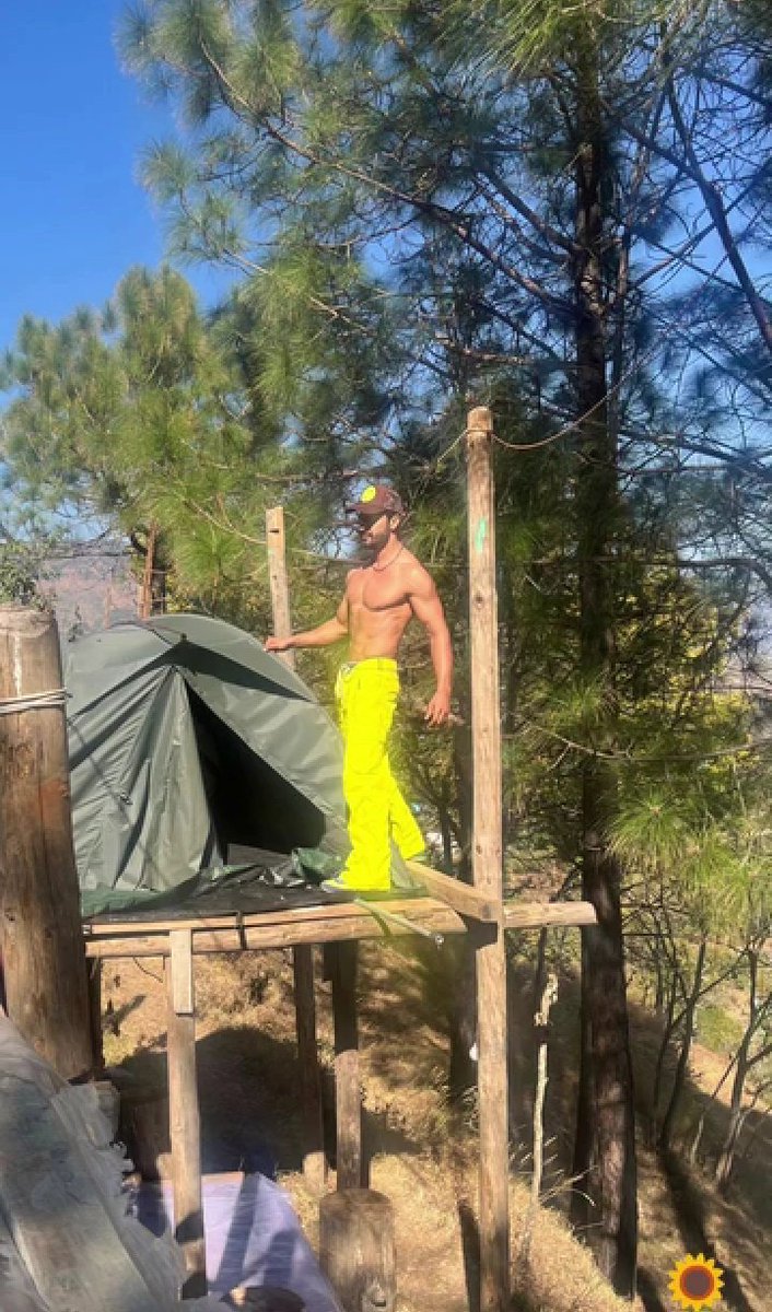 Him raising the temperature ❤️💥 <a href="/VidyutJammwal/">Vidyut Jammwal</a>