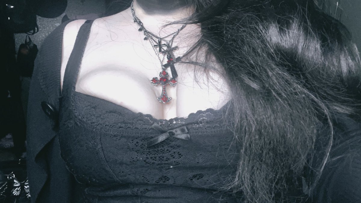 jiangshibunnie's tweet photo. Ghost biddies ๐ป๐ค #gothbabe #bigboobs #gothnsfw #gothmommy #gothgf #thiccgoth #gothfit https://t.co/k7rpFLioZt