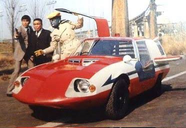 前RT、うーんこの並びでもう一台選ぶなら…マッドマックスのインターセプターかなあやっぱ。でも個人的にテンション爆上げしそうなのはこういう日本の特撮系かも(‾▽‾;) 